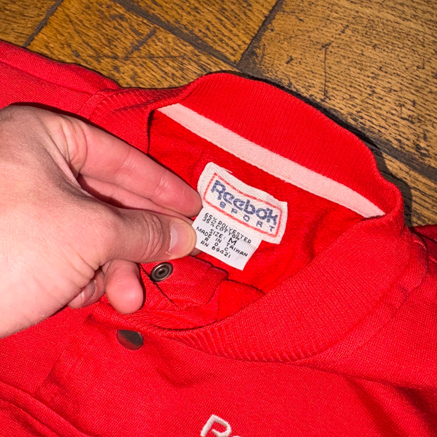 Vintage 90s Reebok Red Boxy Embroidered Sweatshirt - M