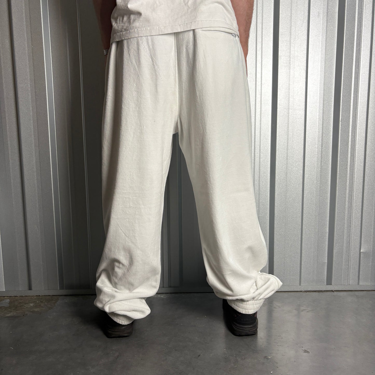 Vintage Southpole White Embroidered Y2K Hip Hop Baggy Sweatpants Joggers - 36L