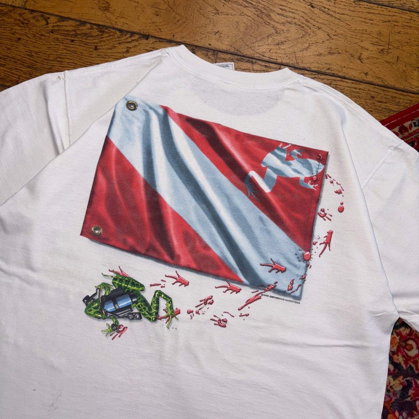 Vintage 2000 Amphibious Outfitters White Frog Graphic T-Shirt - L