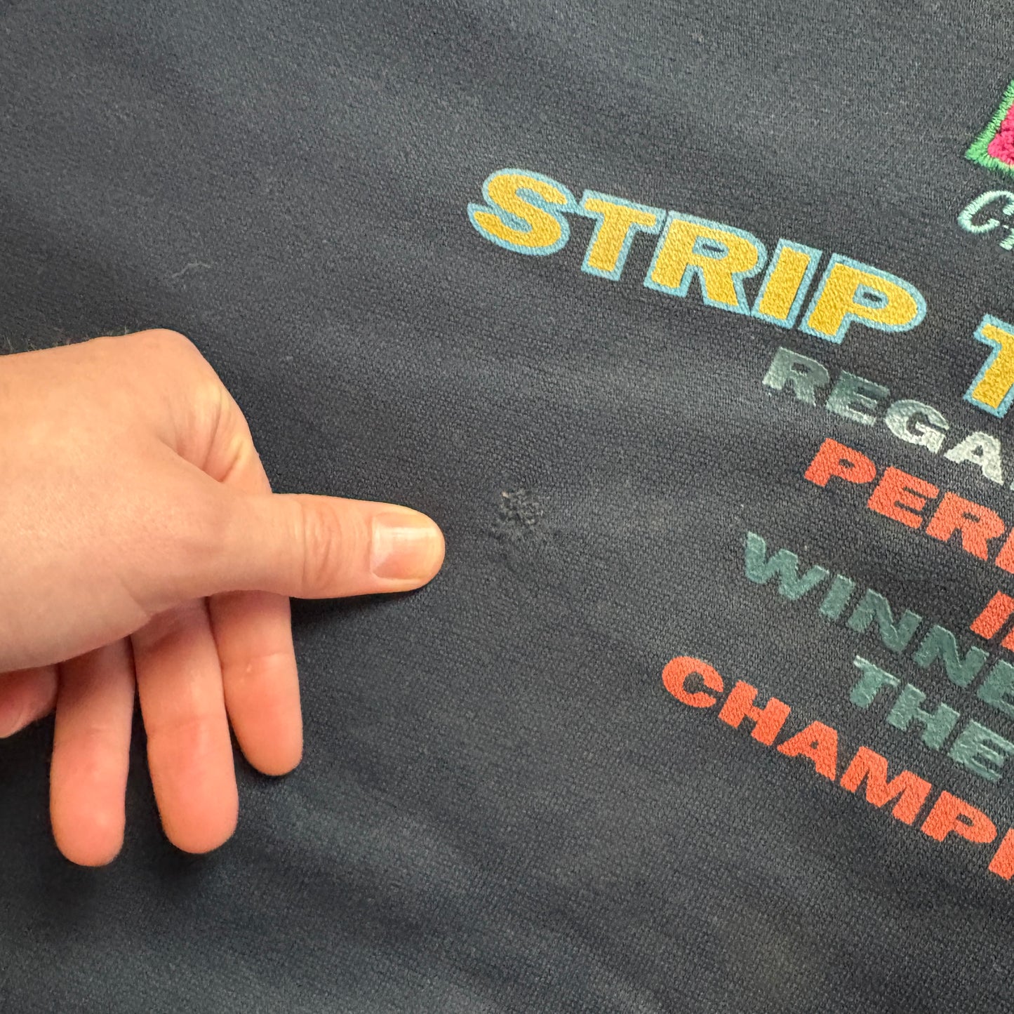 Vintage 90s Black Graphic Boxy Embroidered Sweatshirt - M