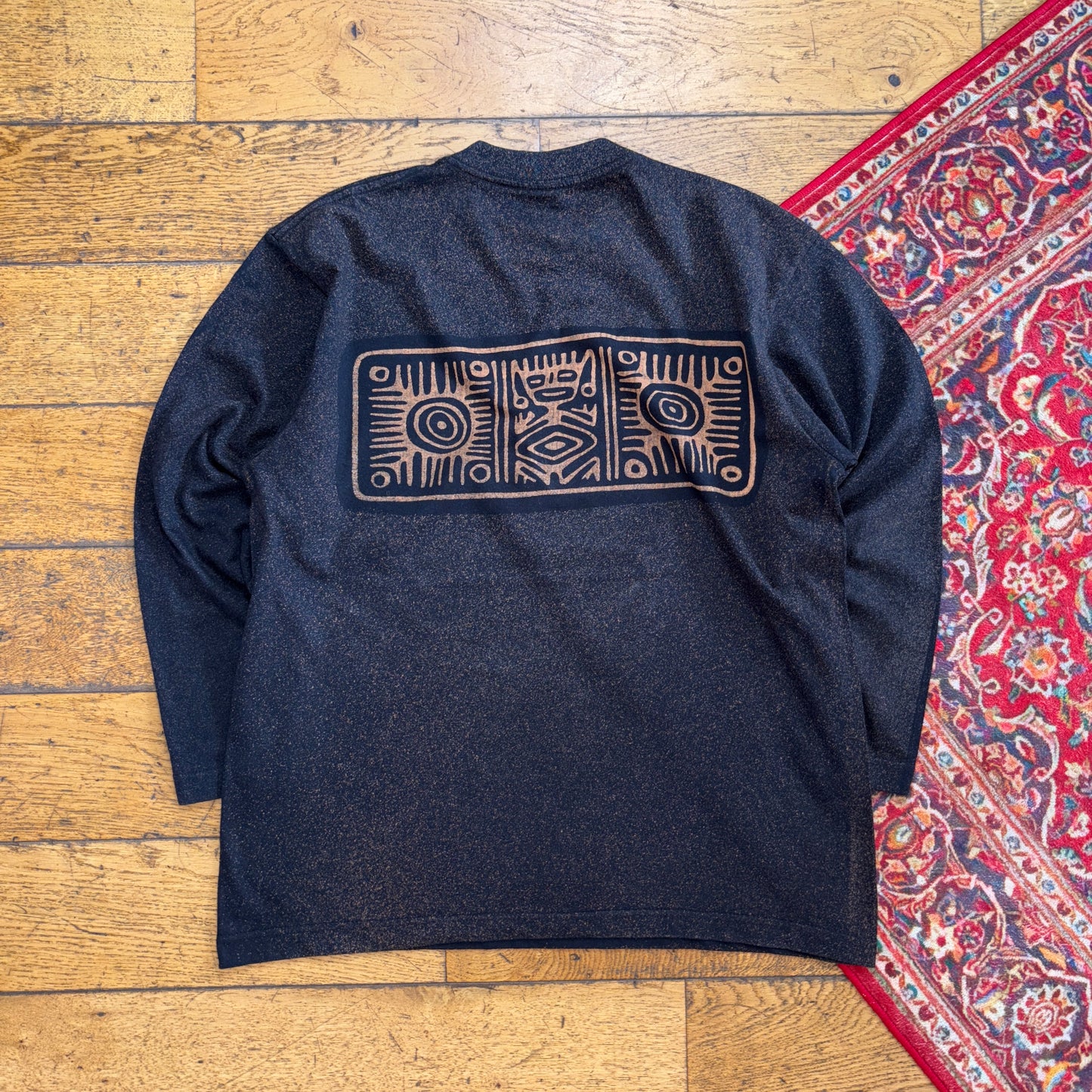 Vintage Totem Pole Black Long Sleeve Graphic T-Shirt - M