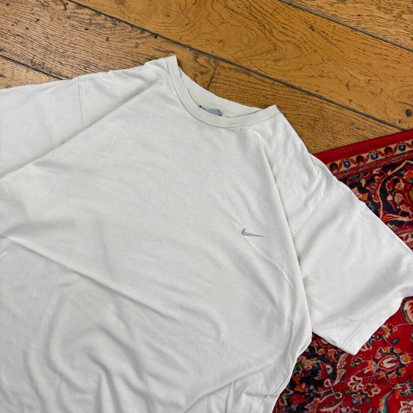 Vintage Nike Y2K Swoosh Cream T-Shirt - M