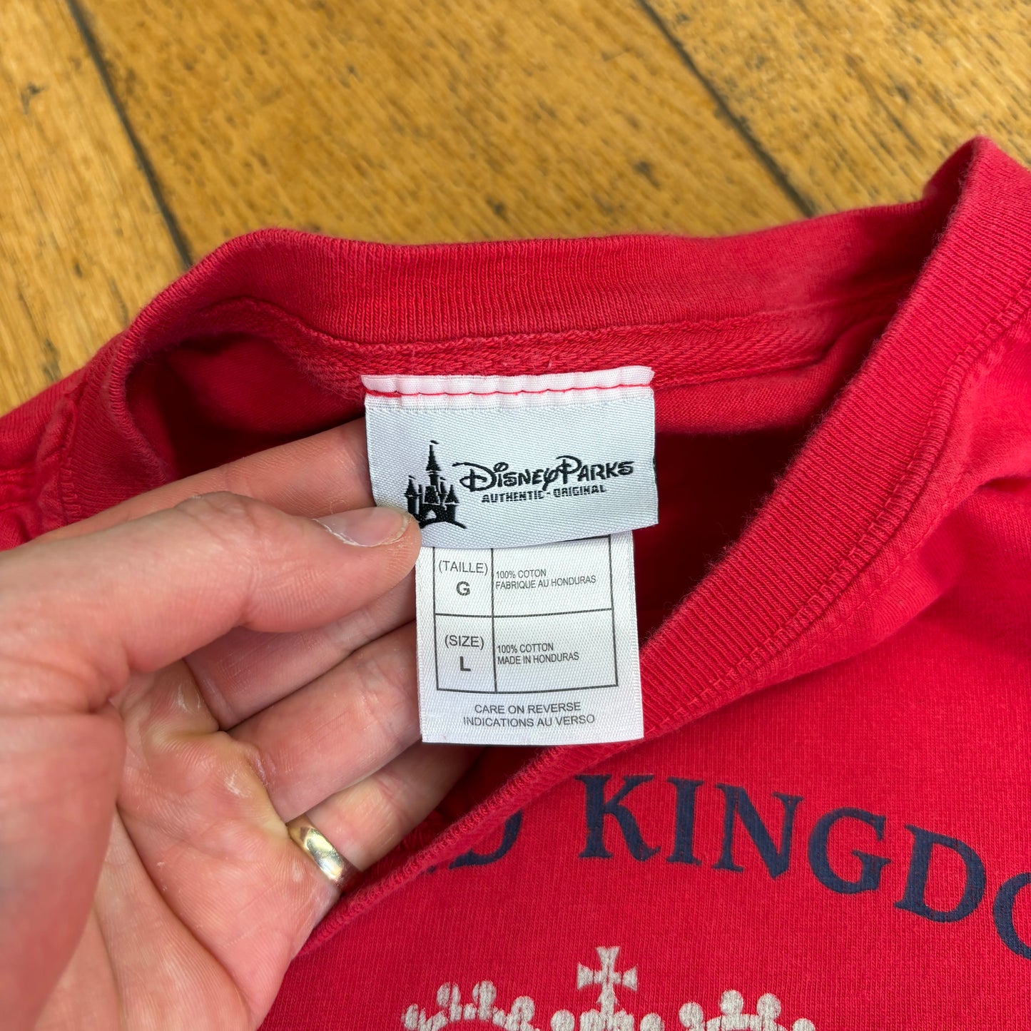 Vintage Disney Disneyland Pub Red Graphic T-Shirt - M