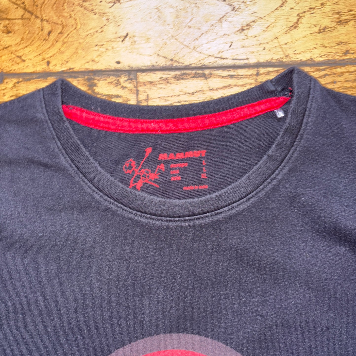 Vintage Mammut Black Graphic T-Shirt - M