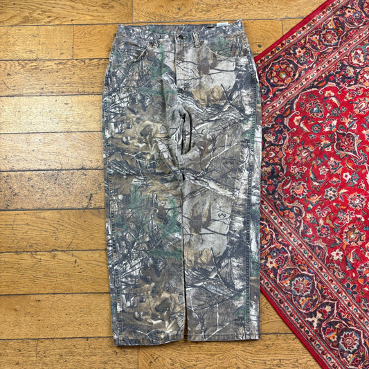 Vintage Wrangler Real Tree Camo Green Hunting Workwear Trousers - 34