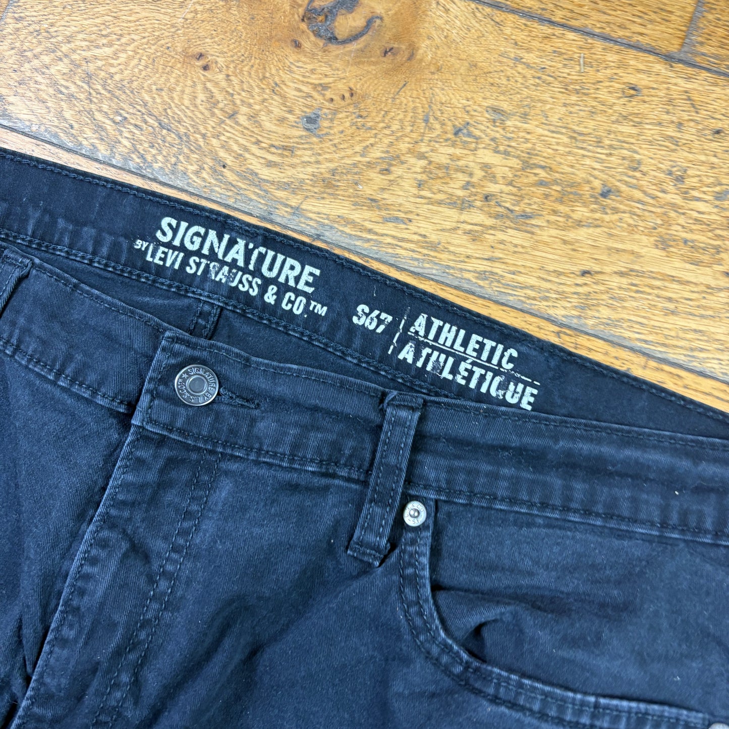 Vintage Levis Athletic Straight Black Denim Jeans - 40