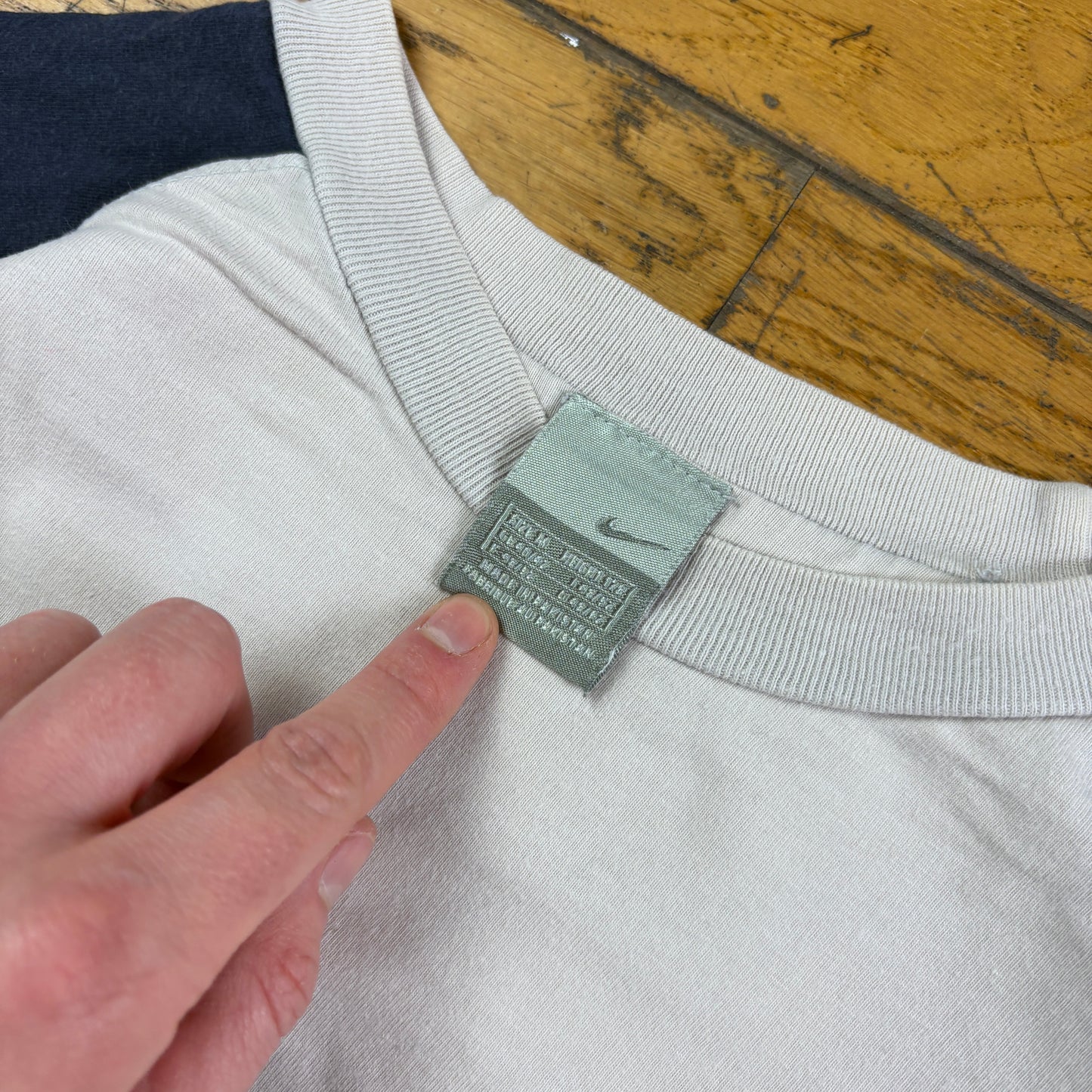 Vintage Nike Y2K Cream Navy Graphic T-Shirt - M