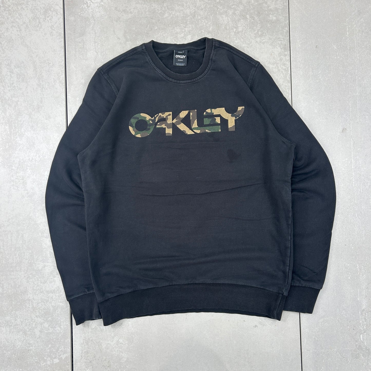 Vintage Oakley Black Spellout Camo Embroidered Sweatshirt - M