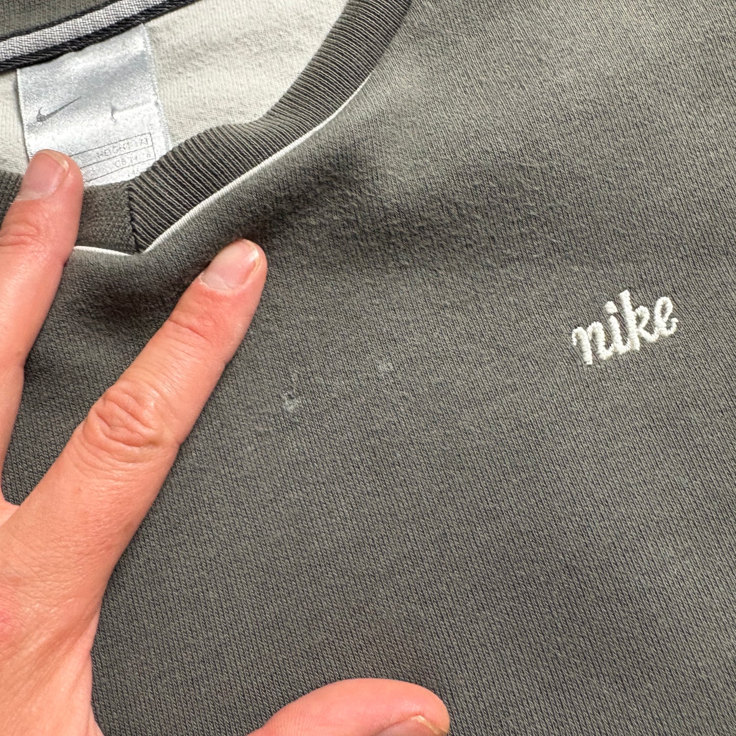 Vintage Nike 00s Y2K Grey Boxy Embroidered Sweatshirt - L