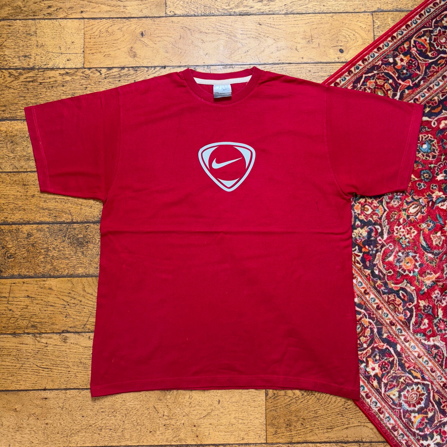 Vintage Nike Y2K Red T90 Swoosh Graphic T-Shirt - L