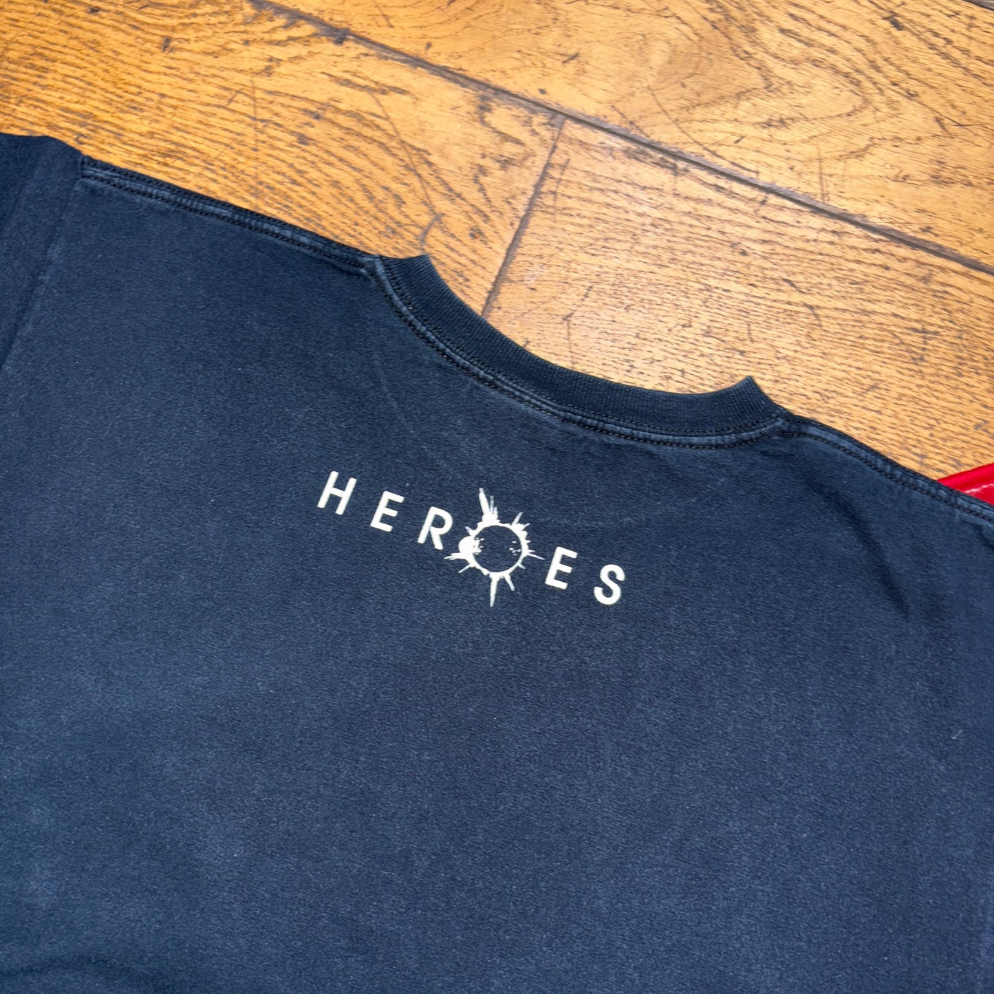 Vintage Heroes Tv Show Black 00s Graphic T-Shirt - XS