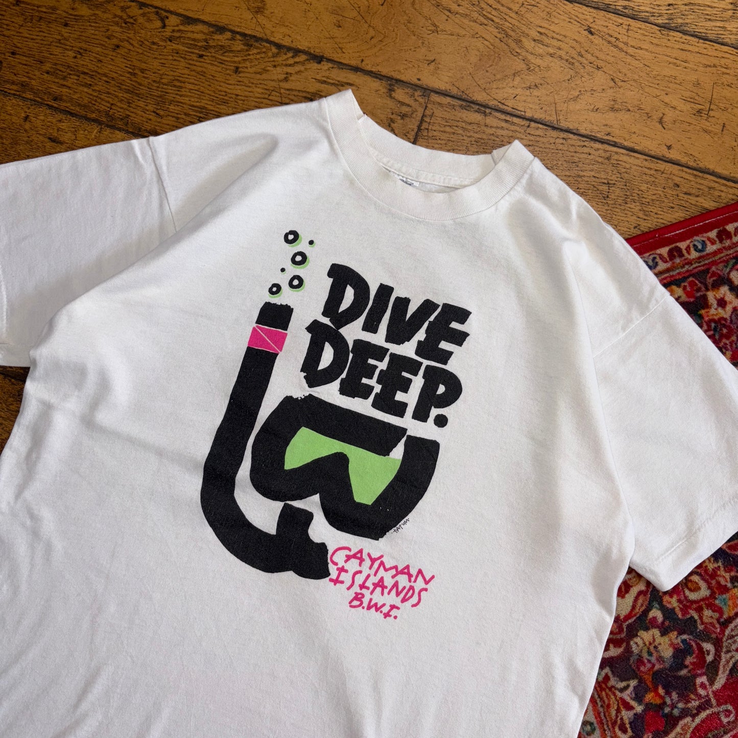 Vintage 90s White Diving Surfwear Single Stitch Graphic T-Shirt - M