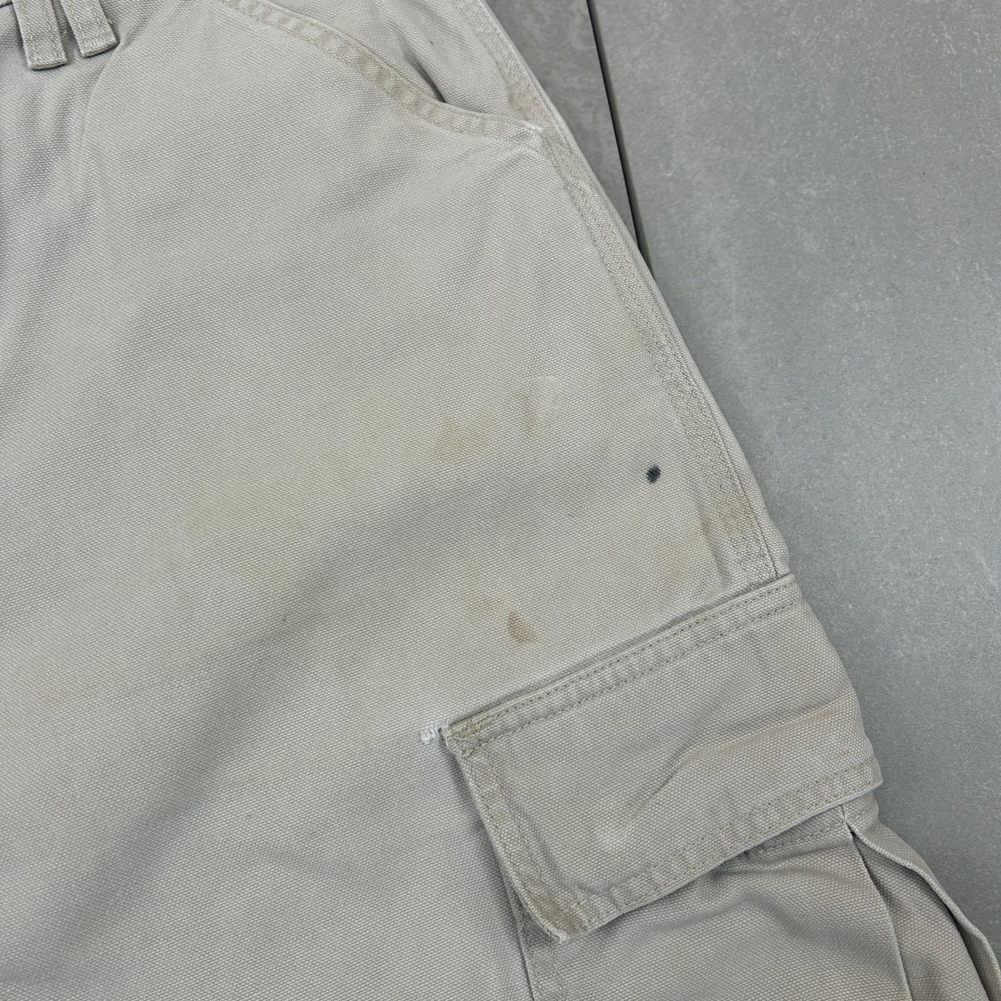 Vintage Carhartt Workwear Cream Baggy Carpenter Shorts - 36
