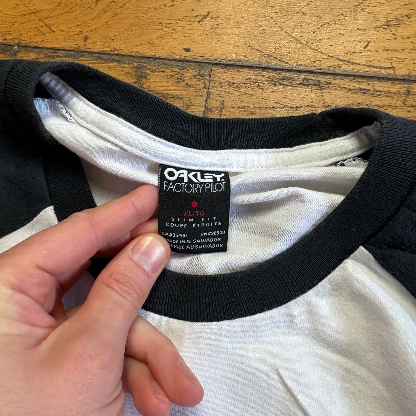 Vintage Oakley White Raglan Graphic T-Shirt - M