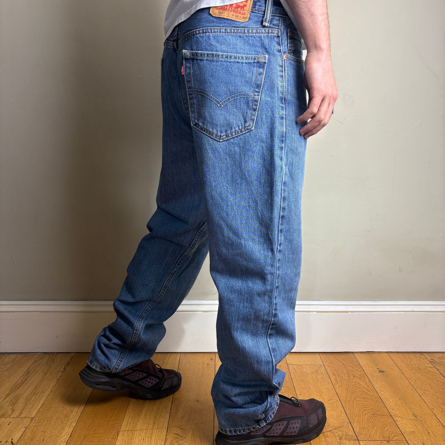 Vintage Levis 550 Baggy Blue Denim Jeans - 36L