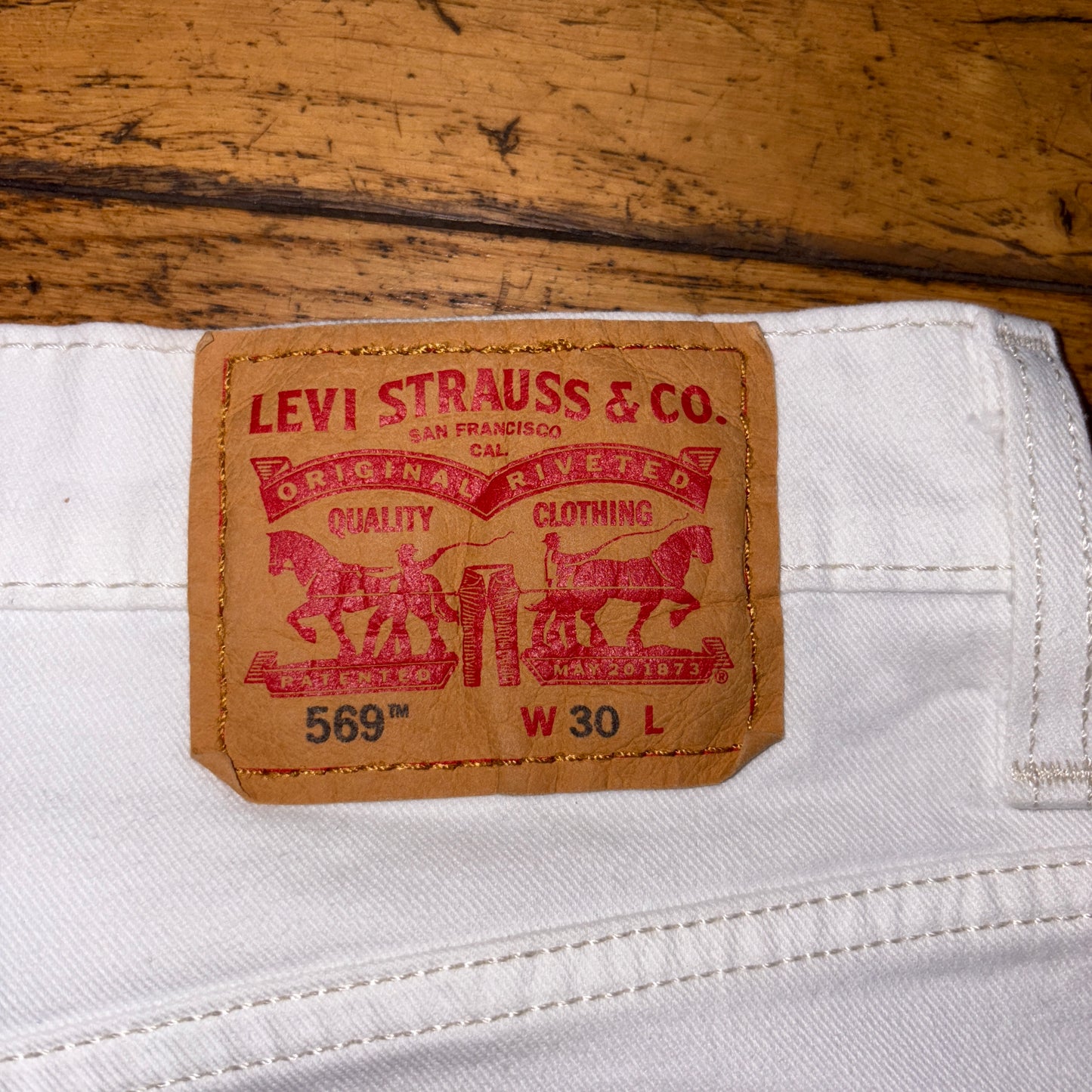 Vintage Levis 569 White Baggy Denim Shorts - 30