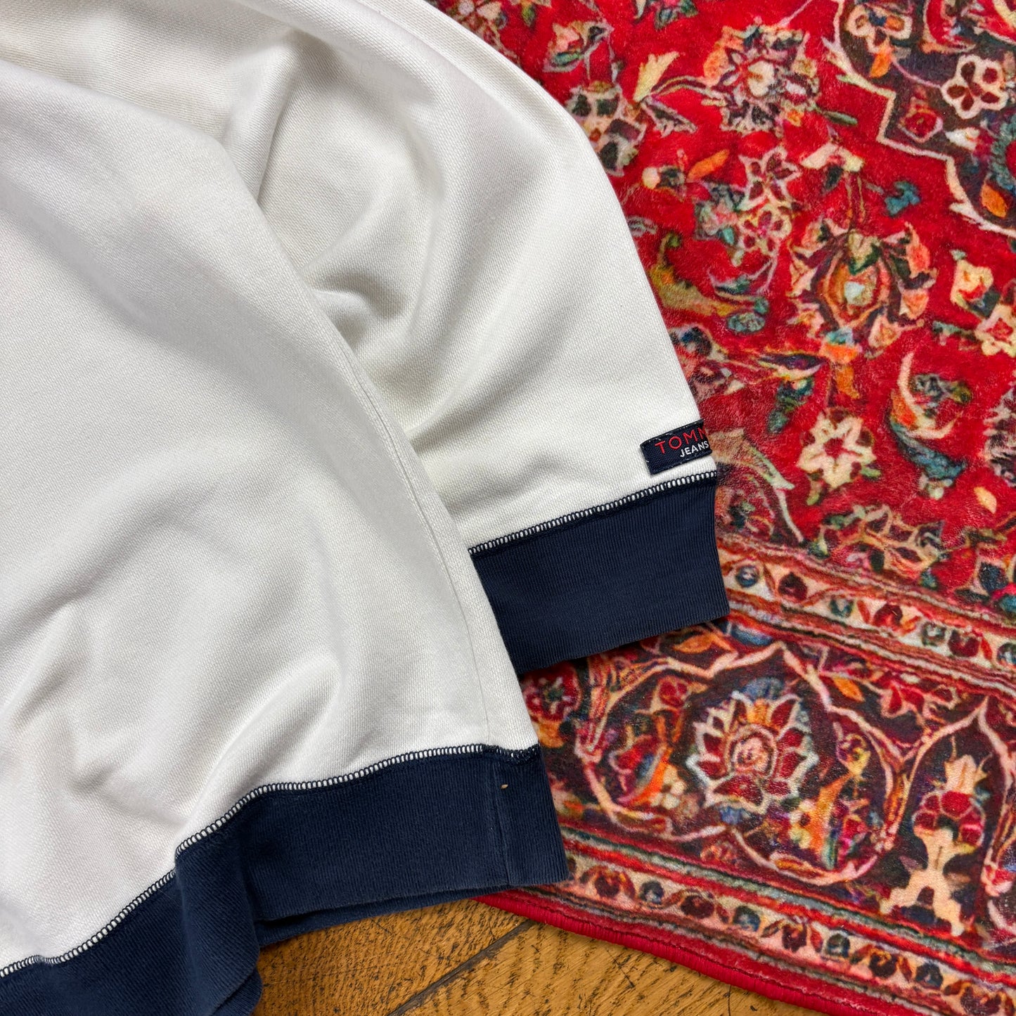 Vintage Tommy Hilfiger White Embroidered Sweatshirt - L