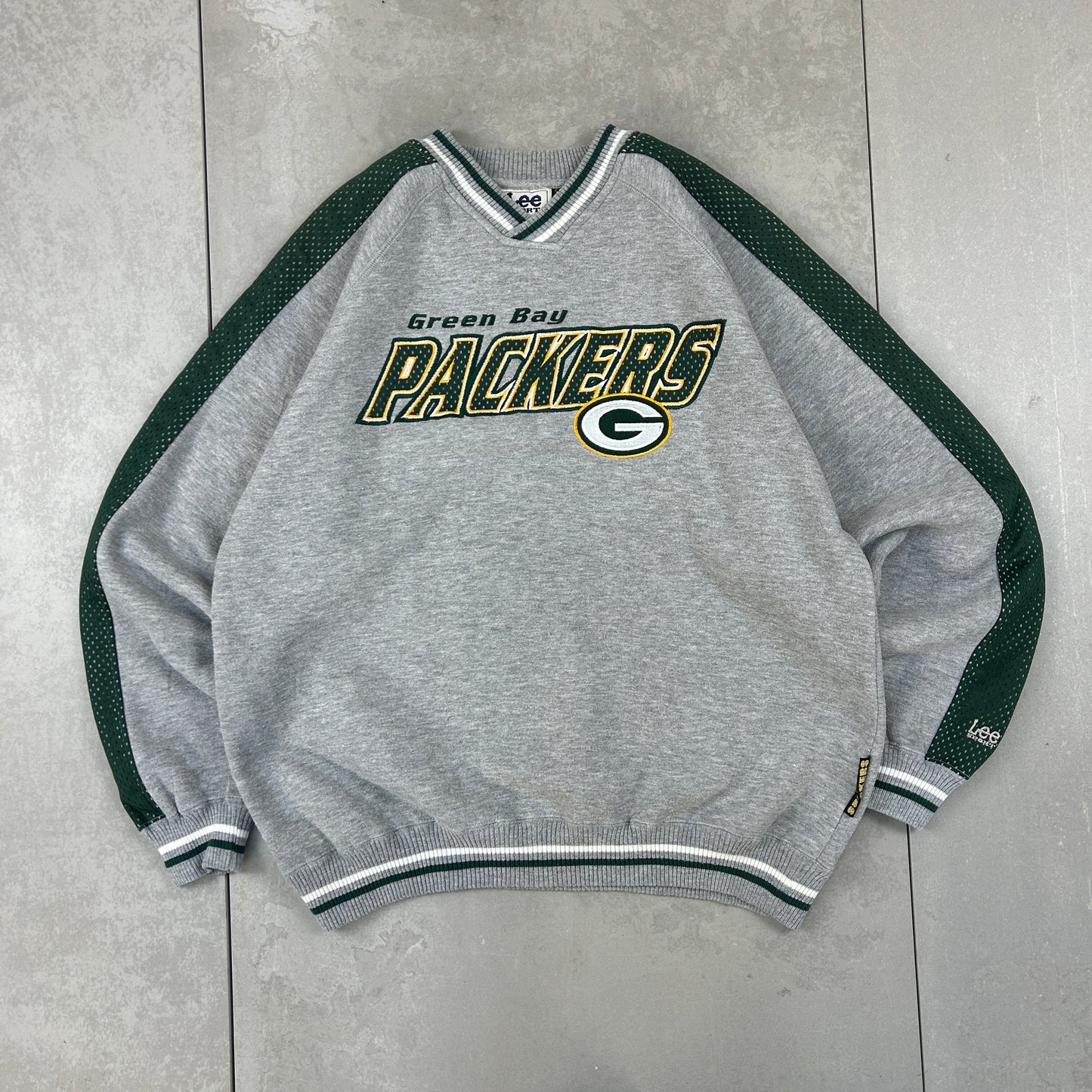 Vintage 90s NFL Green Bay Packers Embroidered Grey and Green Sweatshirt - M