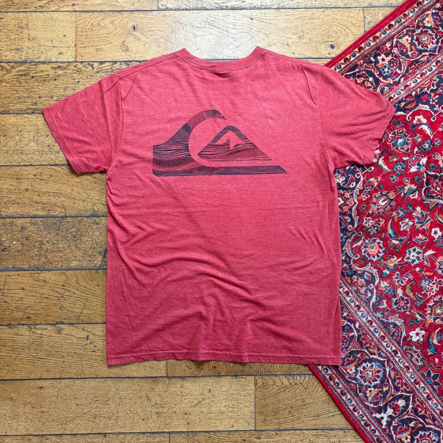 Vintage Quiksilver Red Surfwear Graphic T-Shirt - M