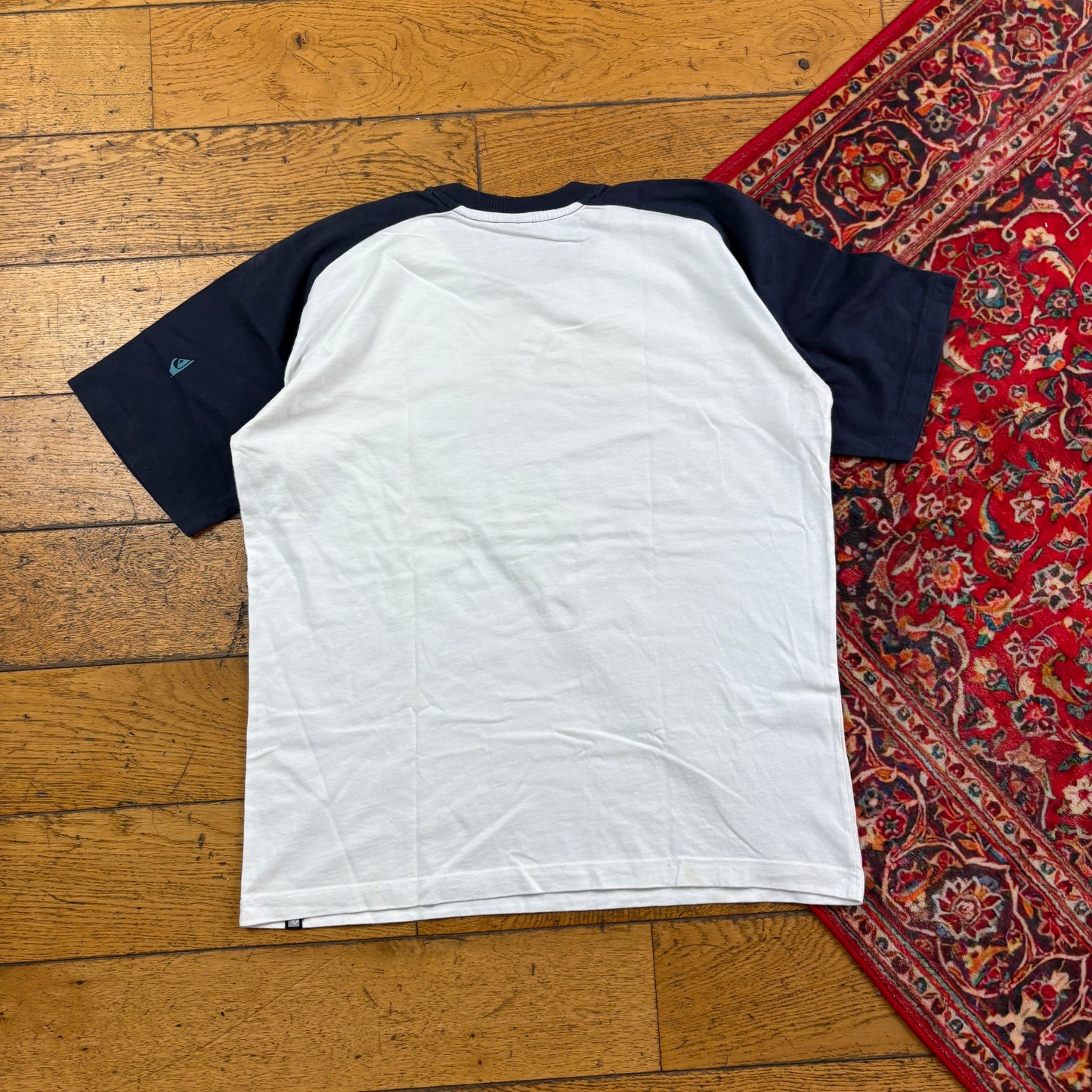 Vintage Quiksilver White Navy Surfwear Graphic T-Shirt - M