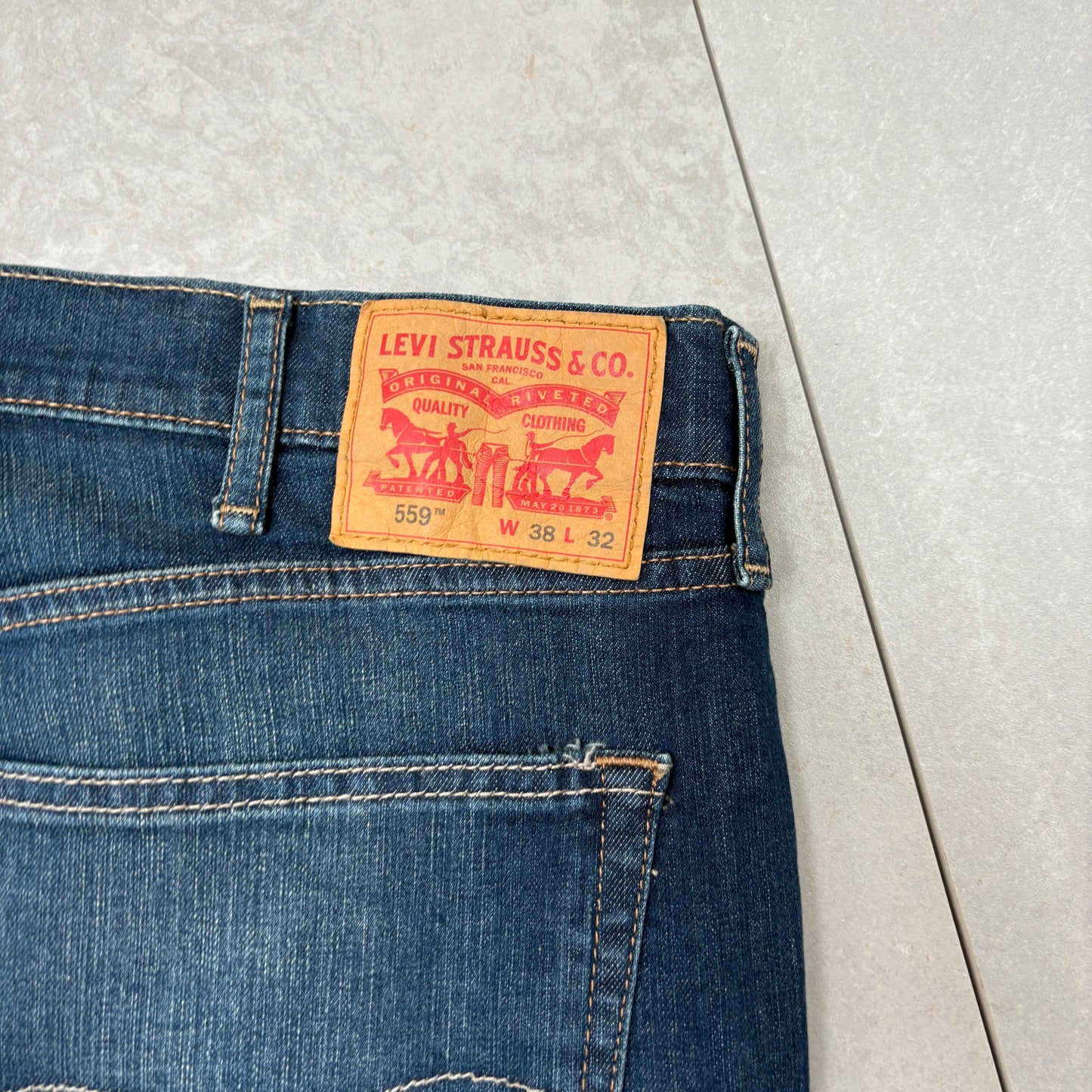 Vintage Levis 559 Baggy Blue Denim Jeans - 40