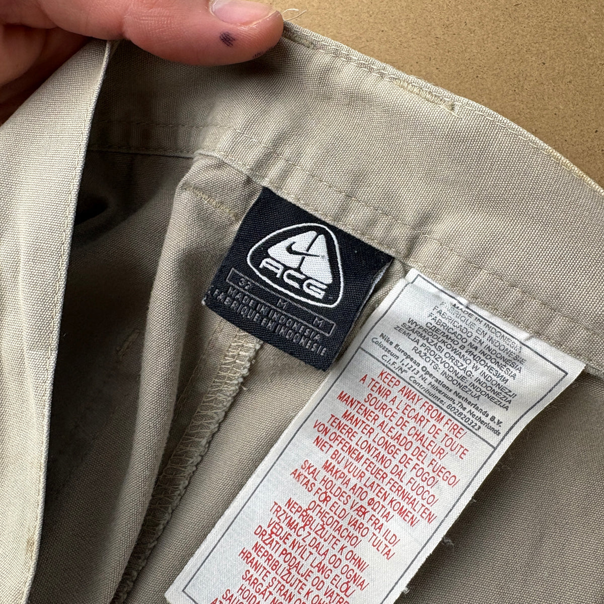 Nike ACG Cream Hiking Gorpcore Double Knee Pocket Cargo Shorts - M