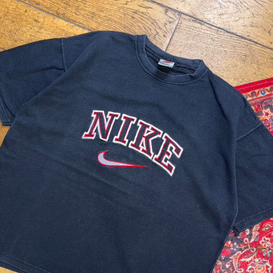 Vintage Nike Black Embroidered Boxy Cropped Graphic T-Shirt - M