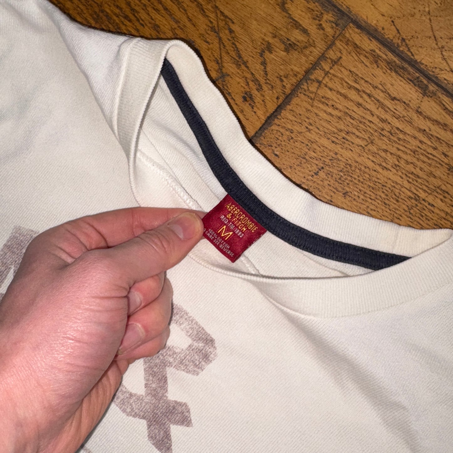 Vintage Abercrombie and Fitch White Long Sleeve Graphic T-Shirt - M