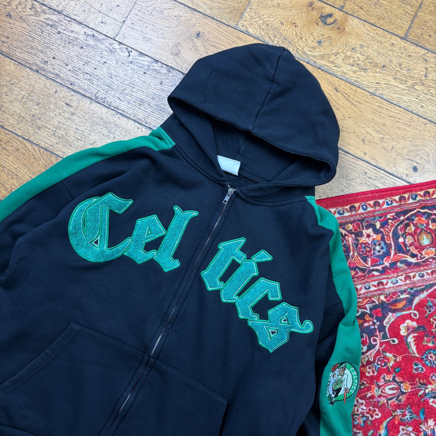 Vintage NBA Boston Celtics Black Hoodie Boxy Embroidered Sweatshirt - M