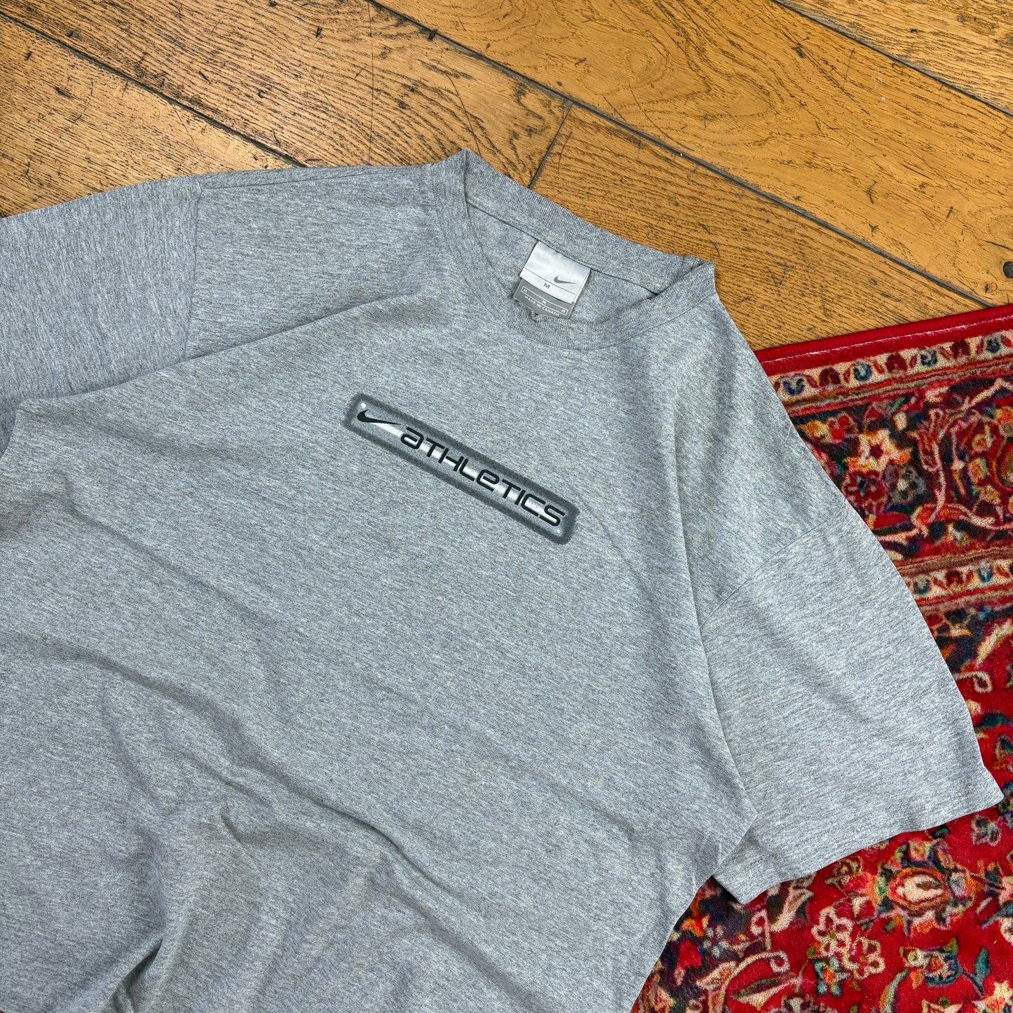 Vintage Y2K Nike Grey Graphic T-Shirt - M