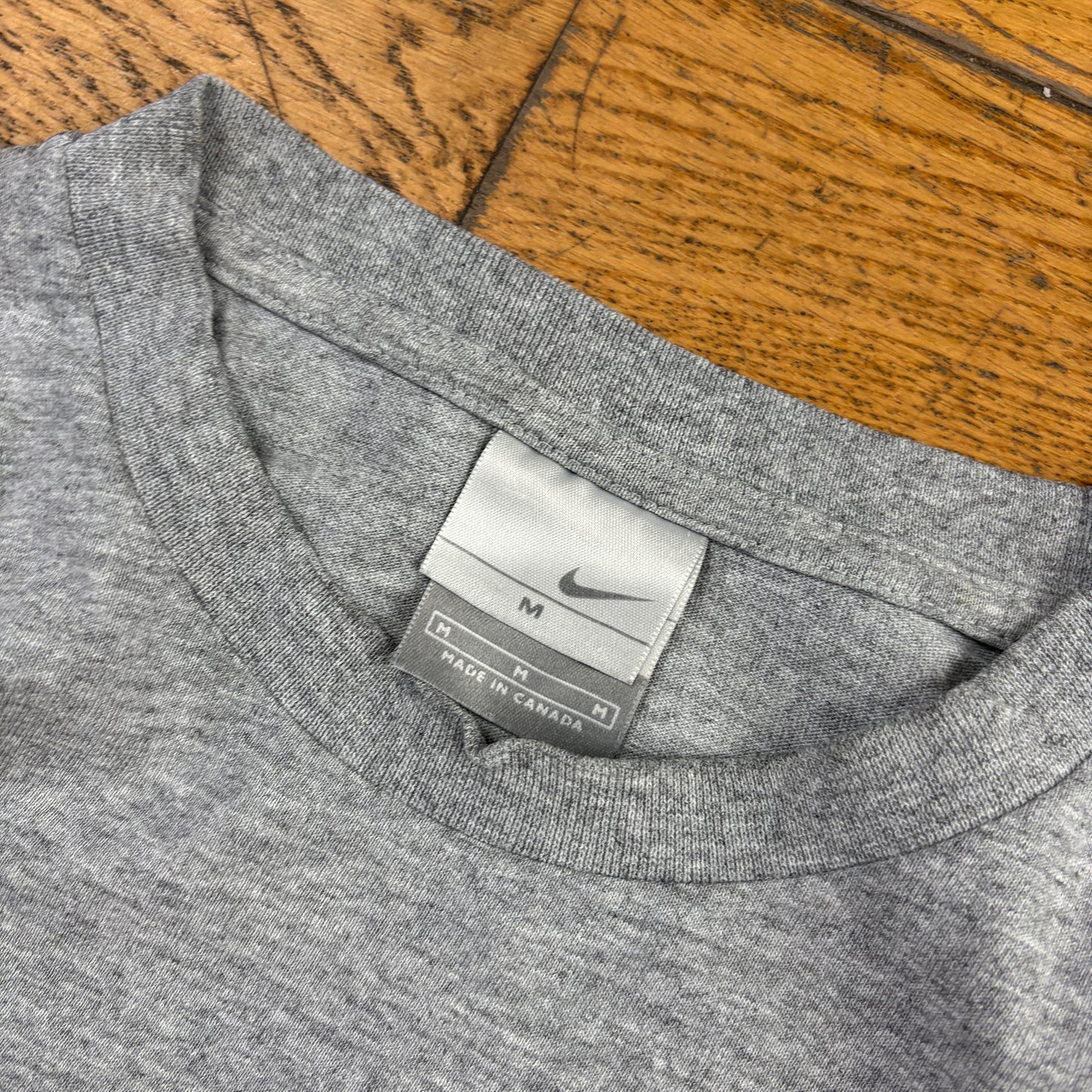 Vintage Y2K Nike Grey Graphic T-Shirt - M