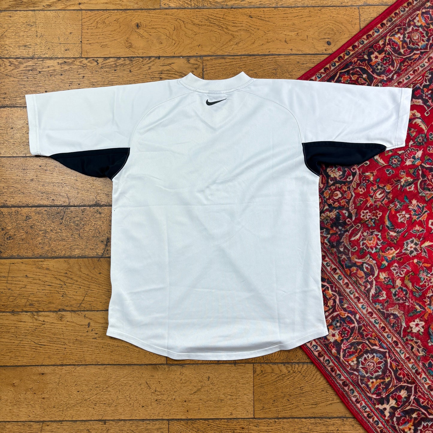 Vintage Nike Y2K White Graphic T-Shirt - S