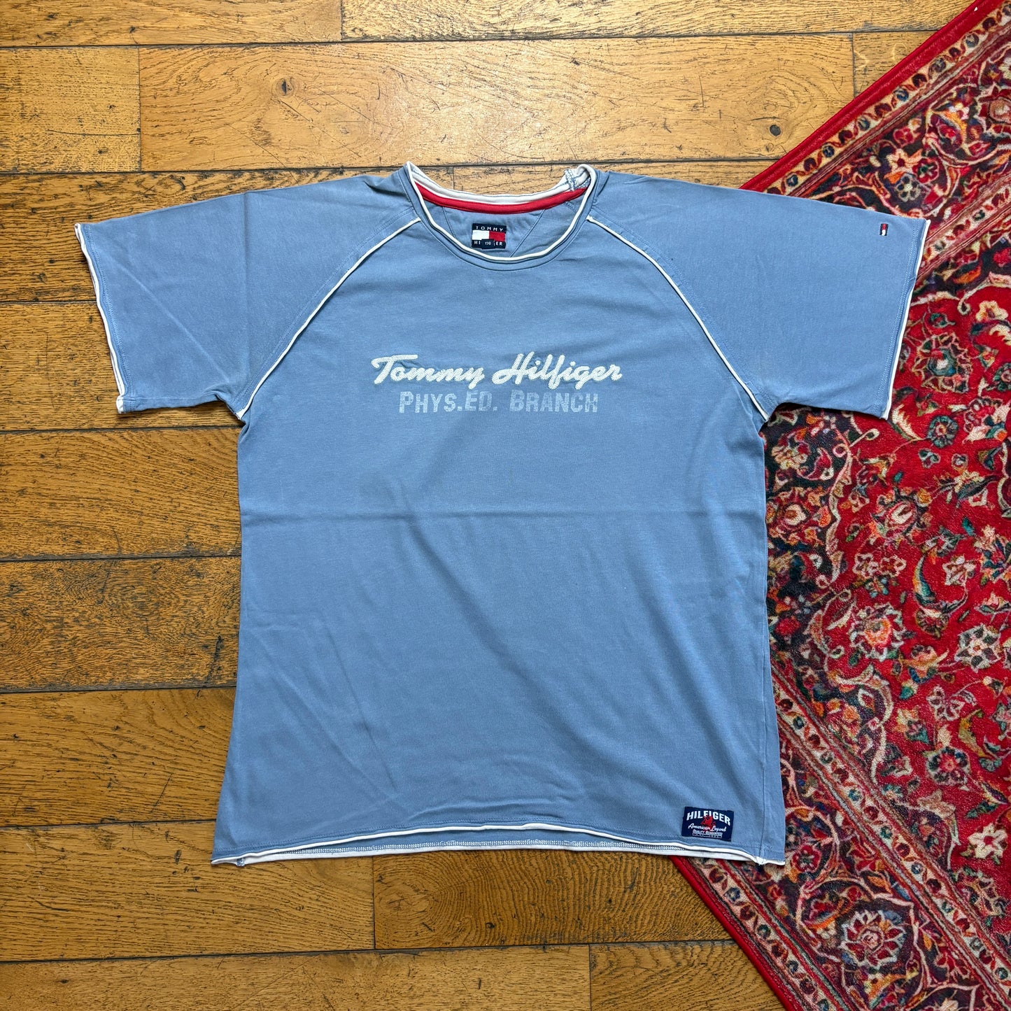 Vintage Tommy Hilfiger Womens Blue Embroidered Graphic T-Shirt - Size 10
