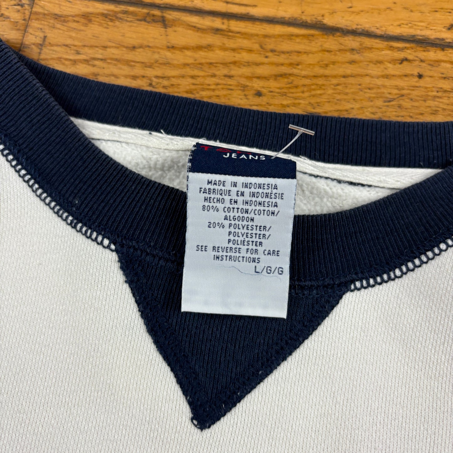 Vintage Tommy Hilfiger White Embroidered Sweatshirt - L