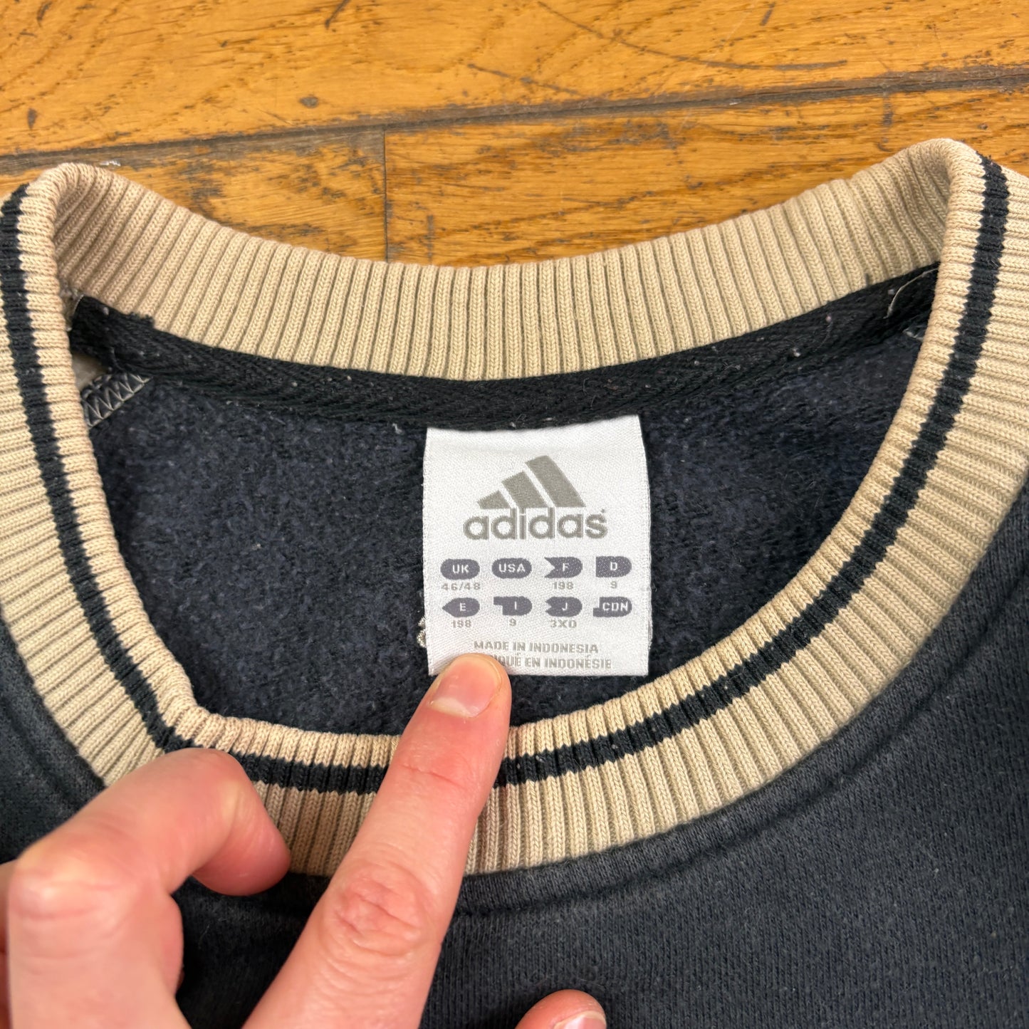 Vintage Adidas Black Cream Embroidered Sweatshirt - XL