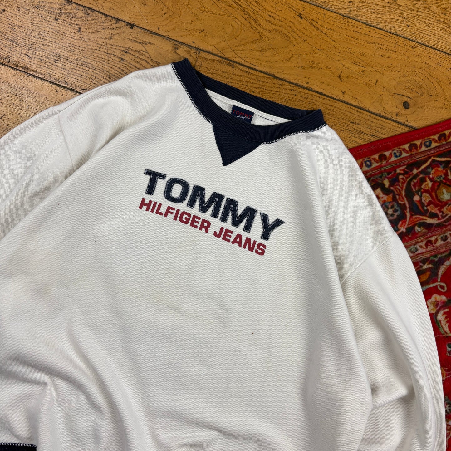 Vintage Tommy Hilfiger White Embroidered Sweatshirt - L