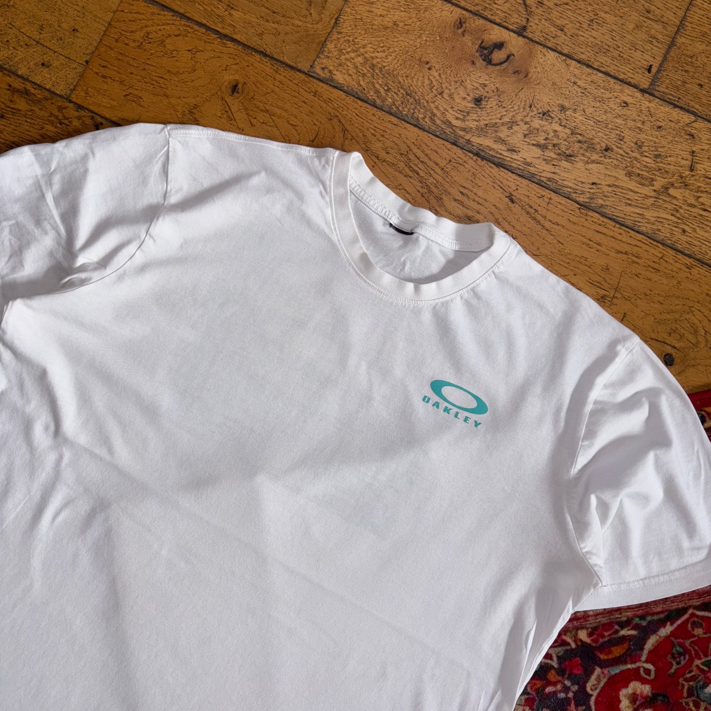 Vintage Oakley White Graphic T-Shirt - L