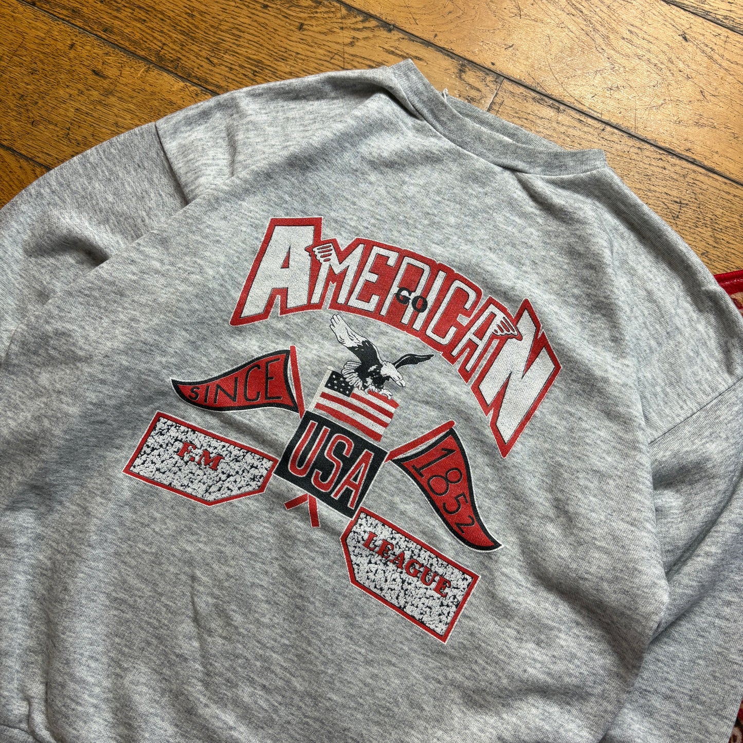 Vintage 90s Grey USA Graphic Boxy Sweatshirt - M