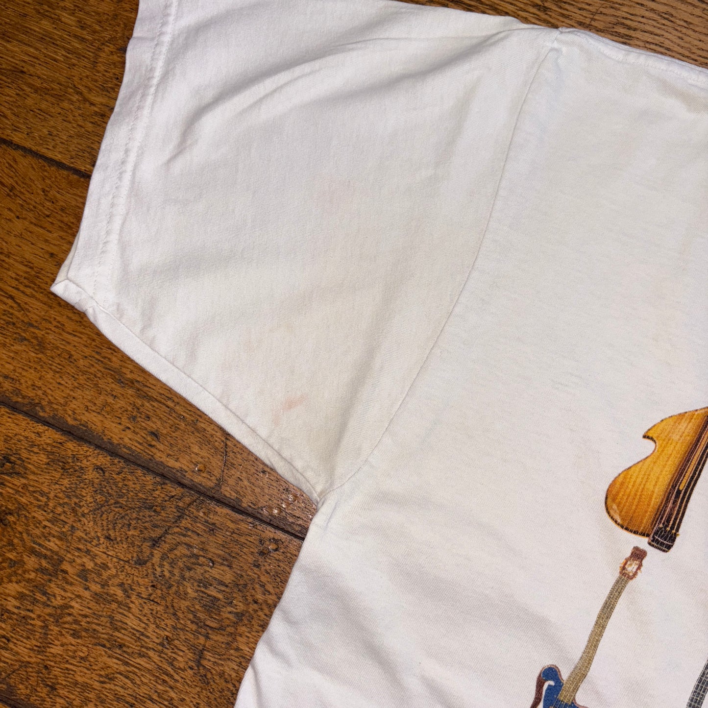 Vintage 1997 Guitar White Graphic T-Shirt - L