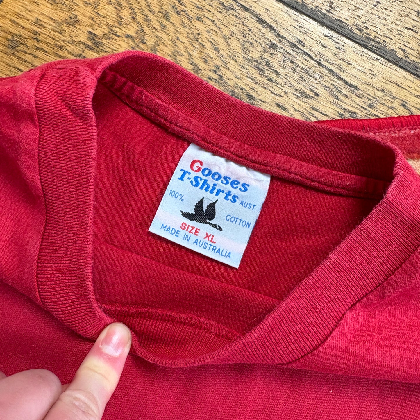 Vintage Red Pattern Australia Single Stitch Graphic T-Shirt - M