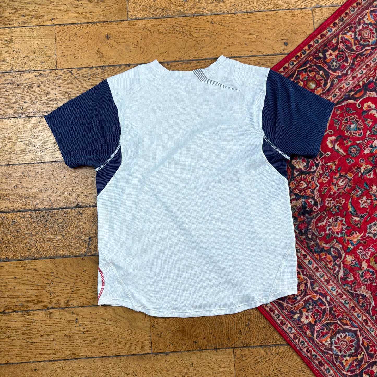 Vintage Nike Y2K White Graphic T-Shirt - S