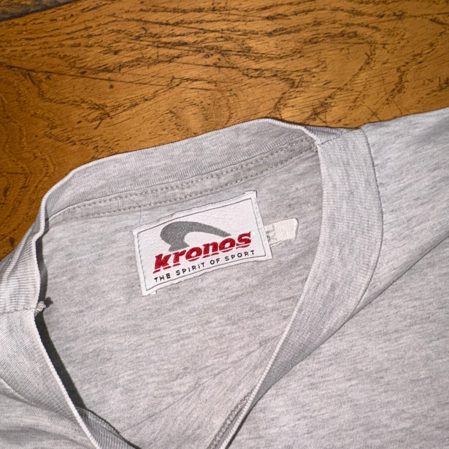 Vintage 90s Grey Kronos Sport Graphic T-Shirt - M