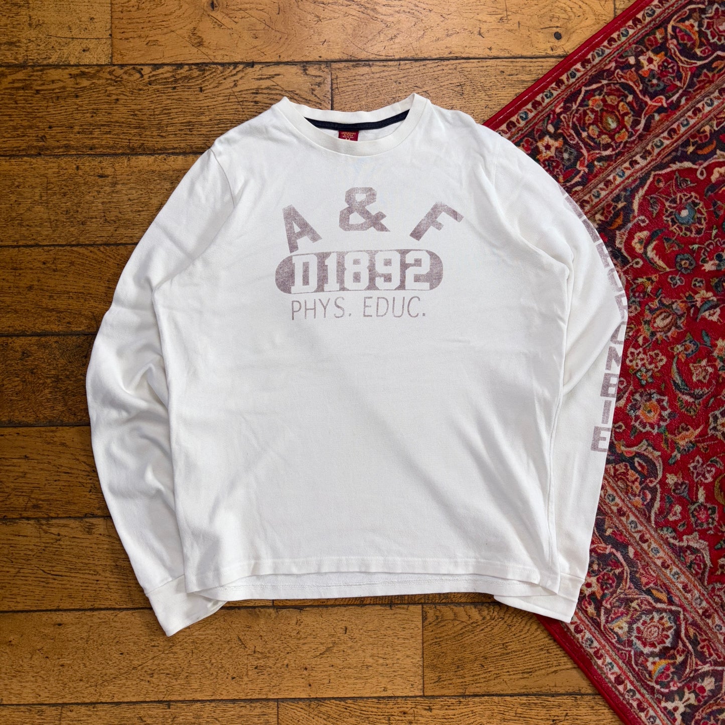 Vintage Abercrombie and Fitch White Long Sleeve Graphic T-Shirt - M