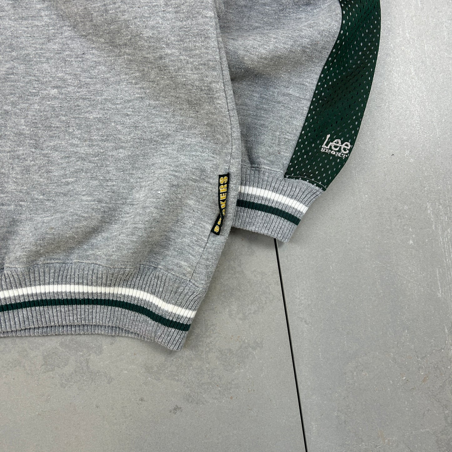 Vintage 90s NFL Green Bay Packers Embroidered Grey and Green Sweatshirt - M