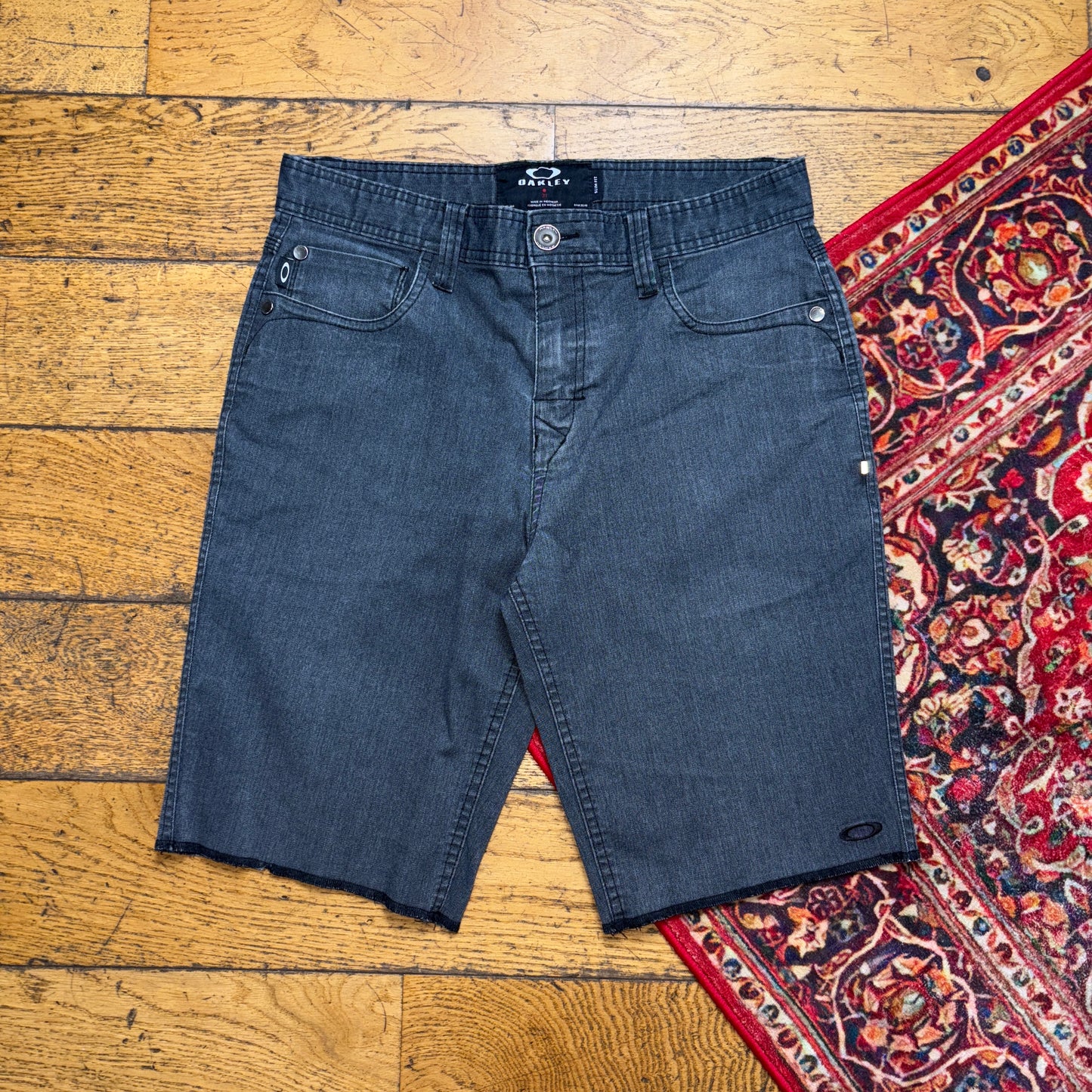 Vintage Oakley Grey Embroidered Slim Shorts Jorts - 31