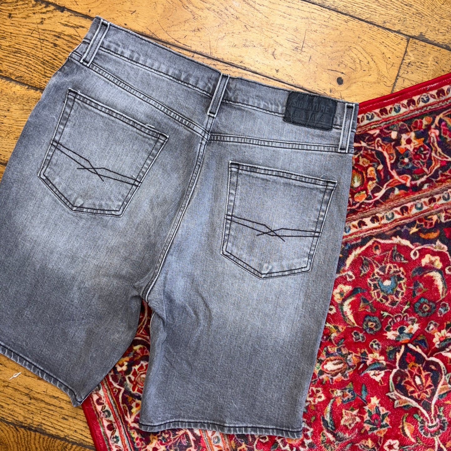 Vintage Levis Grey Baggy Denim Shorts - 34