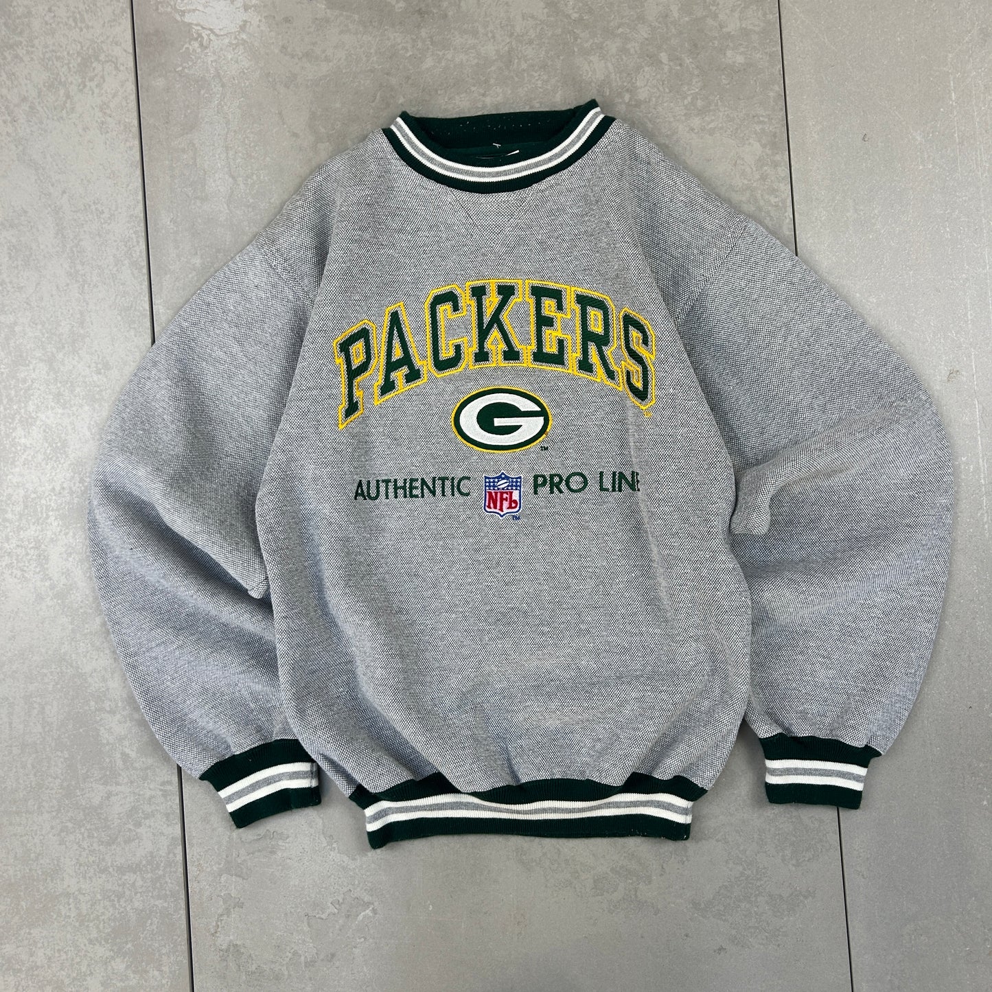 Vintage 90s NFL Green Bay Packers Embroidered Grey and Green Sweatshirt - S