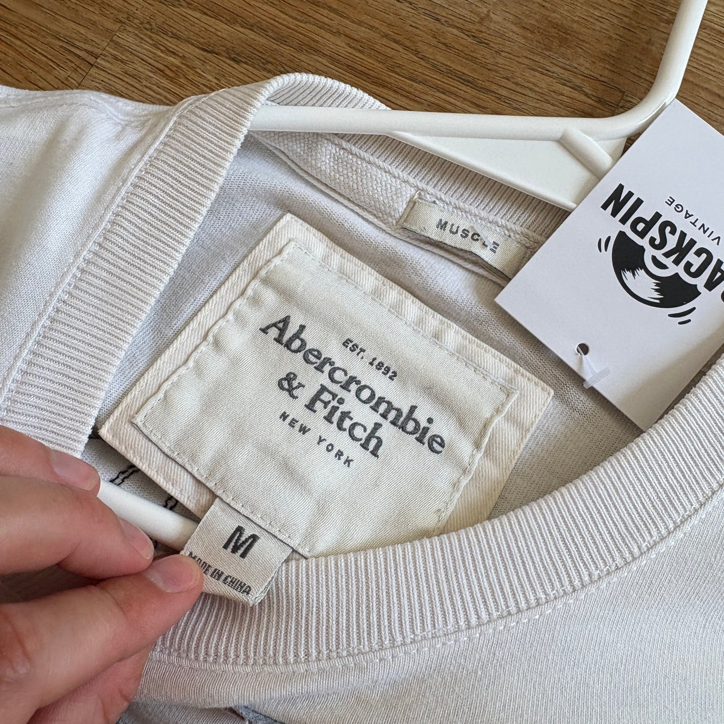 Vintage Abercombie and Fitch White Embroidered Graphic T-Shirt - S