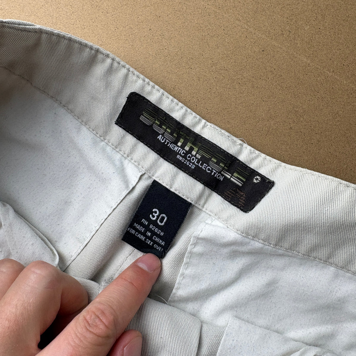 Southpole White Cargo Embroidered Y2K Hip Hop Baggy Shorts - 32