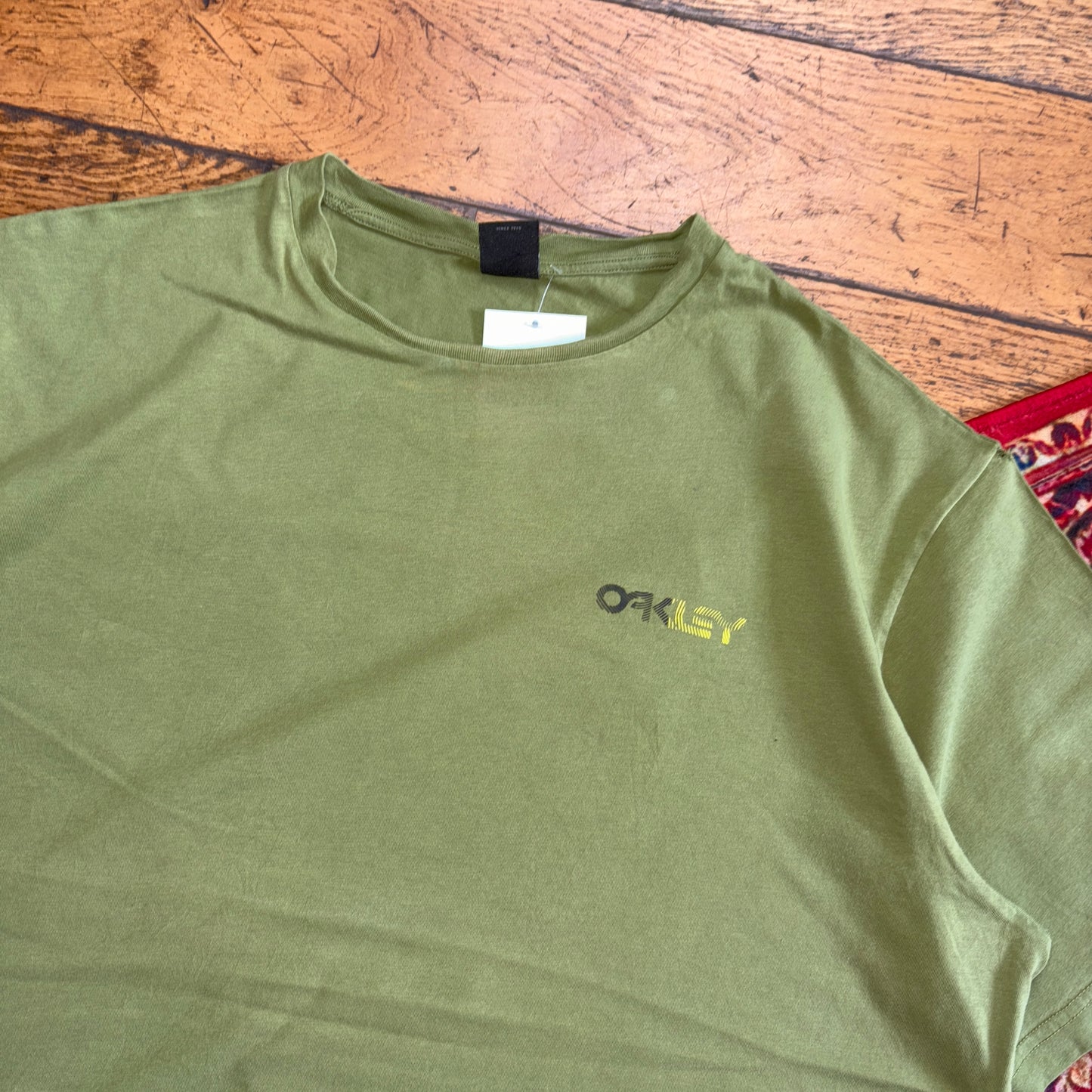Vintage Oakley Green y2K Surfwear Graphic T-Shirt - 2XL